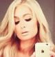 Paris Hilton enseña sus pechos