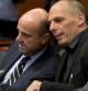 Guindos y Varoufakis en la reunión del Eurogrupo