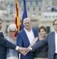 El presidente de la Generalitat y de CDC, Artur Mas (d), el presidente de ERC, Oriol Junqueras (i), el cabeza de lista, Raül Romeva (c), la número dos, Carme Forcadell (2d), y la número tres, Muriel Casals, durante la presentación de la lista unitaria