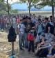 Inmigrantes esperan para cruzar desde Grecia a la ciudad de Gevgelija, Macedonia