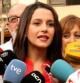 La candidata de C's, Inés Arrimadas, en una atención a los medios de comunicación.