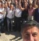La 'selfie' que el candidato del PPC a la presidencia de la Generalita, Xavier García Albiol, se ha hecho junto a su equipo de campaña.