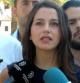 La candidata de Ciutadans, Inés Arrimadas, atiende a los medios de comunicación.