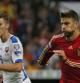 El defensa de la selección española Gerard Pique (d) escapa de Jan Gregus, de Eslovaquia, durante el partido de clasificación para la Eurocopa 2016 que se está disputando esta noche en el estadio Carlos Tartiere, en Oviedo
