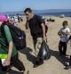 Algunos refugiados sirios que han logrado llegar a la isla griega de Lesbos