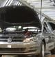 Coches Volkswagen en la línea de producción de la planta de Wolfsburg (Alemania)