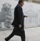 El presidente del Gobierno, Mariano Rajoy, frente a una lona del Congreso de los Diputados, cuando este se hallaba en obras.