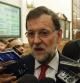 El presidente del Gobierno, Mariano Rajoy, atiende a los medios a su llegada al Congreso