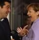 Merkel y Tsipras conversan a su llegada a la cumbre de los países de la UE y África sobre la inmigración irregular en La Valeta, Malta