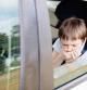 Los niños son propensos a marearse cuando viajan en coche