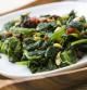 Espinacas con dátiles y piñones en el microondas