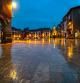 El Mercadal de Vic bajo la lluvia al amanecer.