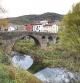 Puente medieval sobre el río Fluvià.