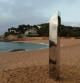 Aparece en una playa de Costa Brava un monolito metálico parecido al de Utah