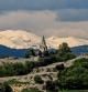 El Puigmal nevado al fondo, con el santuario de Puig-agut de Manlleu en primer plano.