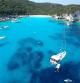 Flotilla de veleros de Aproache fondeados en una cala de la isla griega de Antipaxos