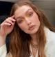 Gigi Hadid con su maquillaje para triunfar en verano