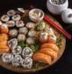 El wasabi, la crema de color verde que acompaña el plato de sushi, es un clásico milenario de la cocina japonesa