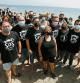 Miembros de la plataforma ILP Mar Menor posan en una fotografía durante una cadena humana convocada para guardar luto al Mar Menor, a 28 de agosto de 2021, en Murcia, (España). La plataforma ILP Mar Menor ha organizado esta cadena humana, que se extiende a lo largo de los 73 kilómetros que abarcan la laguna salada del Mar Menor. El acuífero del Mar Menor atraviesa una situación delicada en sus ecosistemas debido a las toneladas de nitratos y las decenas de millones de litros de agua dulce que llegan a esta laguna salada a través de las ramblas. 28 AGOSTO 2021;MURCIA;MAR MENOR;MAR Edu Botella / Europa Press 28/08/2021