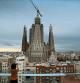 foto XAVIER CERVERA 21/09/2021 La Torre de Jesús, próximo objetivo de la Sagrada Família La basílica replantea el programa de obras pero deja el calendario en el aire hasta recuperar el ritmo de ingresos La Sagrada Família sigue recomponiendo y ajustando calendario y presupuesto tras el batacazo provocado por la covid. El cierre del templo redujo los ingresos a cero, lo que ha hizo saltar por los aires el calendario de finalización de las obras. Aún así, y aunque no sea al ritmo deseado, el próximo hito se acerca: el 8 de diciembre, día de la Inmaculada, se colocará la estrella gigante que culminará la Torre de María, de 138 metros. El siguiente objetivo será, este todavía sin calendario, la finalización de la Torre de Jesús, la más alta de todas. Coincidiendo con las jornadas de puertas abiertas, en la nave principal de la basílica se expone la maqueta de la terminal de la futura Torre de Jesús, que estará coronada por una cruz de cuatro brazos de 17 metros de altura, con lo que este pináculo alcanzará los 172,5 metros.