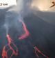 Después que este lunes colapsara una vez más, de forma parcial, el cono del volcán de La Palma, un enorme derrame de lava ha descendido desde Cumbre Vieja generando una nueva colada en dirección sur.