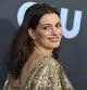 Anne Hathaway en los premios Critics' Choice Awards en 2020