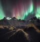 Spectrum. El espectro completo de la aurora boreal sobre la emblemática localización de Vestrahorn, en Islandia