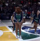 Una animadora de la NBA se pierde durante una coreografía por la romántica sorpresa de su novio