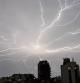 Imagen de rayos sobre la Ciudad de Buenos Aires, tomada durante una tormenta eléctrica