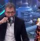 Pablo Motos descubre la bebida que esconden sus tazas cuando Sebastián Yatra acude a 'El hormiguero'