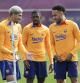 Araújo, Dembélé y Aubameyang este sábado durante la sesión de entrenamiento previa al partido contra el Levante