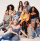 Khloé Kardashian y varias modelos posan con los vaqueros de Good American