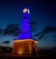 Torre del Rellotge iluminada de azul y amarillo por su 250.º aniversario, los colores hacen referencia tanto al Barrio de la Barceloneta como a Ucrania