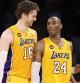 Pau Gasol y Kobe Bryant durante un partido contra los Dallas Mavericks en 2013