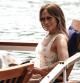 Jennifer Lopez durante un paseo por el río Sena