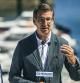 El presidente del PP, Alberto Nuñez Feijóo, en Porto do Son el jueves pasado