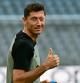 Barcelona's Polish forward Robert Lewandowski gives a thumbs up as he arrives for a training session in Munich, southern Germany on September 13, 2022, on the eve of the UEFA Champions League Group C football match between FC Bayern Munich and FC Barcelona. (Photo by Christof STACHE / AFP)