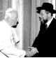 En un histórico encuentro en el Vaticano, el gran rabino de Israel, Meir Lau, invitó al Papa Juan Pablo II a visitar Jerusalén