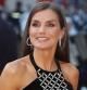 Letizia vuelve a presumir de espalda con un vestido de Teresa Helbig