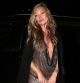 Kate Moss deslumbró con un vestido semitransparente