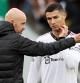 Cristiano Ronaldo recibiendo órdenes de Erik ten Hag, en un partido ante el Aston Villa