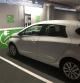 Vehículo en recarga eléctrica en uno de los aparcamientos de Mercadona