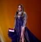 Jennifer Lopez en el escenario de los premios Grammy