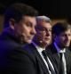 .- El presidente del Barcelona, Joan Laporta, acompañado del director deportivo Mateu Alemany (d) y del vicepresidente económico Eduard Romeu (i), durante la rueda de prensa que ha ofrecido este jueves para valorar la actualidad del club azulgrana
