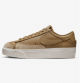 Nike Blazer Low Platform marrón.