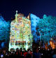 Una multitud asiste al mapping de Refik Anadol en la Casa Batlló