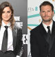 Penélope Cruz y Jamie Dornan con traje negro y corbata
