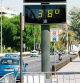 GRAFAND1048. CÓRDOBA, 26/04/2023.- Un termómetro de calle marca 38 grados este miércoles en Córdoba . Pese al anómalo y sofocante calor de estos días, más propios de julio, el próximo jueves y viernes se registrarán temperaturas aún más altas, por encima de 30-32 grados en buena parte del país e incluso de 40 grados en Andalucía, lo que suponen niveles desconocidos hasta ahora en un mes de abril. EFE/Salas