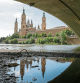ZARAGOZA (ARAGÓN), 07/05/2023.- El Ebro a su paso por la basílica del Pilar de Zaragoza este domingo. Si algo une a los aragoneses es la defensa del agua y su rebelión contra el trasvase del Ebro, un proyecto que plantearon en sucesivos gobiernos PSOE y PP hasta que lo finiquitó el socialista José Luis Rodríguez Zapatero y ahora pasa de puntillas por la precampaña de las elecciones del 28M, resucitado solo por Vox. EFE/ Javier Cebollada