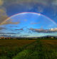 Gran arco iris en los campos de las afueras del barrio del Remei de Vic.